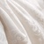 快乐蜗牛床上用品冬季加厚蚕丝被精致的工艺 被角扣设计高档提花面料适用超大双人床包邮(白 200X230cm6斤)第2张高清大图